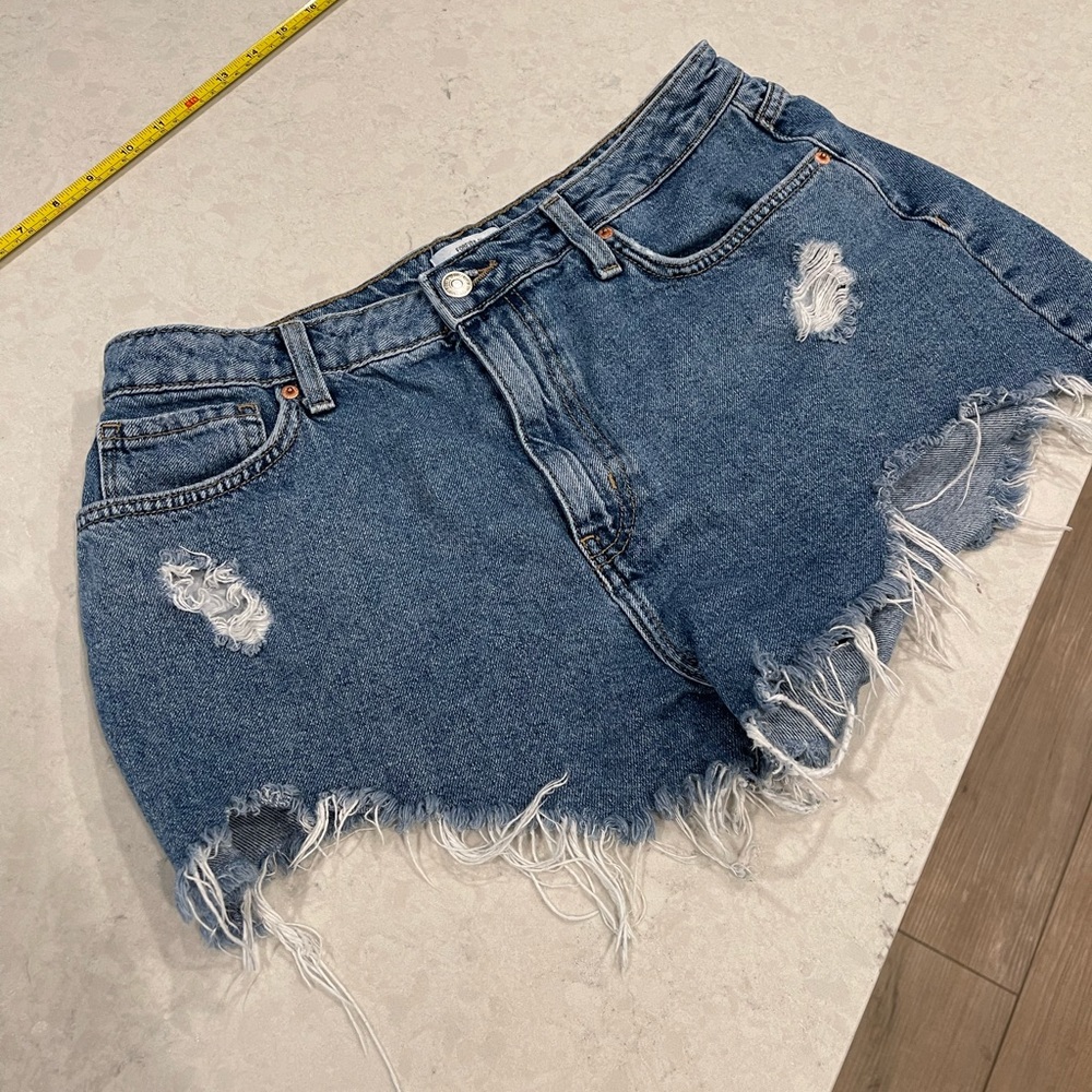 Forever 21 Shorts Womens Size 30 Cut Off High Rise Distressed Medium Wash Blue - Picture 1 of 4